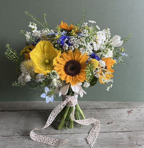 A bright and cheerful bouquet, mixing sunflowers with home grown blooms, to create a wild flower style bouquet Colourful Sunflower Bouquet, Sunflower Mixed Bouquet, Wild Sunflower, Flower Boquet, Sunflower Bouquet, Paper Bouquet, Sunflower Bouquets, Summer Bouquet, Flower Style