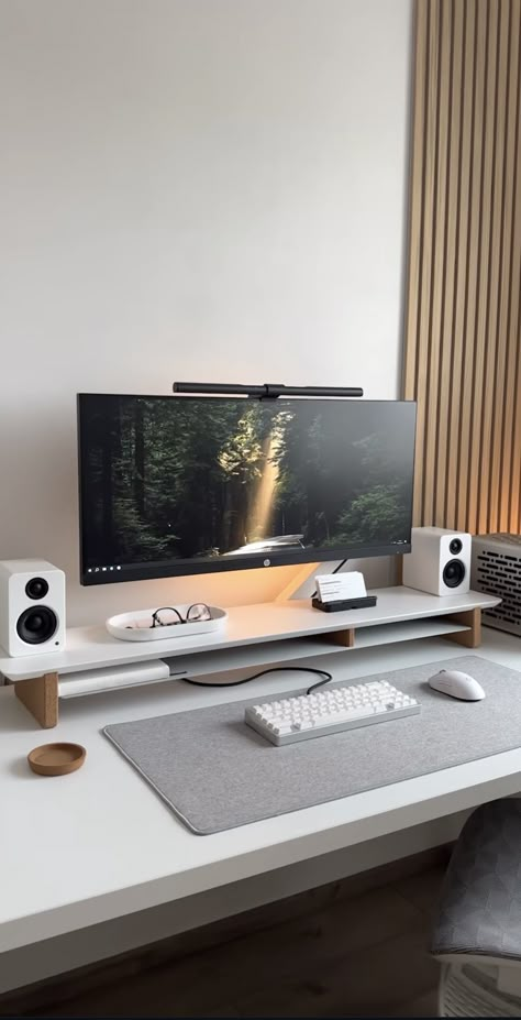 Programmer Office Setup, White Table Pc Setup, House Office Aesthetic, Mac Mini Desk Setup Aesthetic, Minimal Home Office Setup, Mac Book Setup, Gaming Room Simple, Small Desk Setup Ideas, Professional Home Office