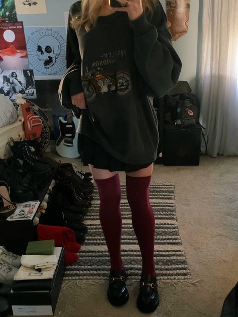 Outfits With Over The Knee Socks, Over The Knee Socks Outfit Grunge, Winter Thigh High Socks Outfit, Knee High Socks With Shorts, Over Knee Socks Outfit Winter, Thick Thigh Skirt Outfit, Thigh High Socks Outfit Fall, Over The Knee Socks Outfit Fall, Red Knee High Socks Outfit