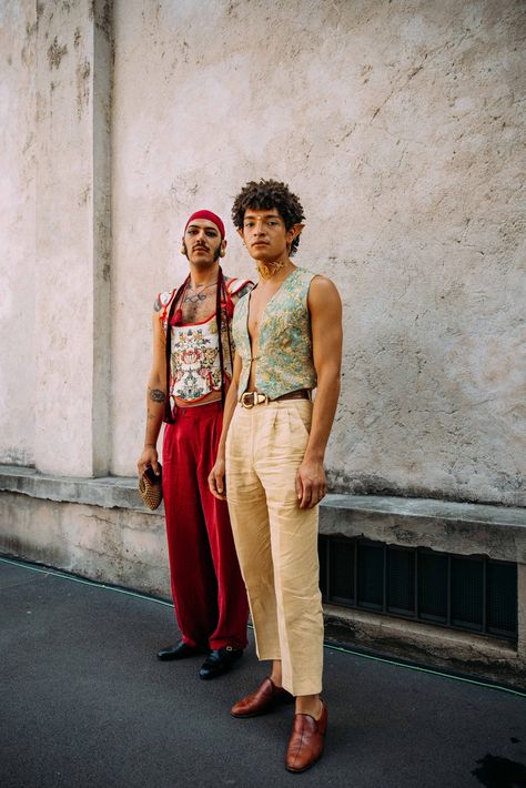 Milan Mens Street Style, Milan Fashion Week 2023 Street Style, Ecuador Wedding, Mode Queer, Thrifting Inspiration, Street Cats, Lifestyle Board, Genderless Fashion, 2022 Style