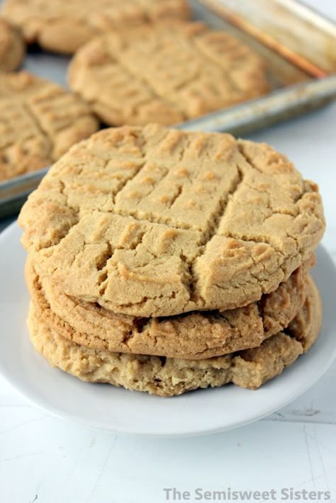 Jumbo Peanut Butter Cookies, Big Cookies Recipes, Reese's Recipes, Jumbo Cookies, Bakery Style Cookies, Big Cookies, Cookies Bakery, Butter Cookies Easy, Cookies Lemon