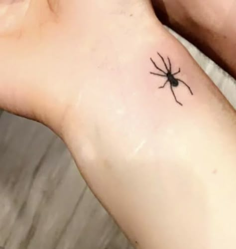 Small Goth Tattoo Ideas Simple, Spider Tattoo Stick And Poke, Spider Tattoo On Wrist, Spider Stick And Poke Tattoo, Grunge Wrist Tattoos, Simple Stick And Poke Tattoo Grunge, Tato Spider, Spider Wrist Tattoo, Stick And Poke Spider