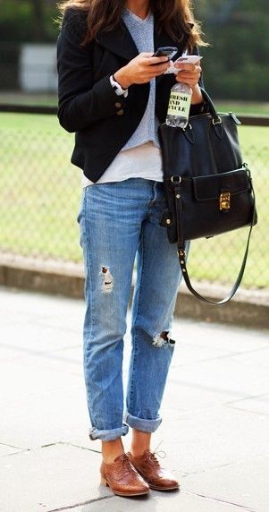 Boyfriend Jeans Outfit, Oxford Shoes Outfit, Loafers Outfit, Ripped Boyfriend Jeans, Brown Oxfords, Distressed Boyfriend Jeans, Boyfriend Jean, Outfit Jeans, Jeans Casual