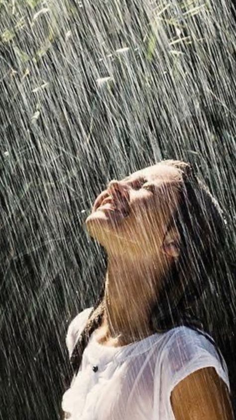 Rainy Photoshoot, Funniest Photos, Meditation Scripts, Thanksgiving Week, Rain Photo, I Love Rain, Photography Contest, One Friend, Love Rain