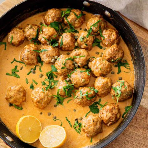 The BEST German Meatballs Recipe (Königsberger Klopse) - dirndl kitchen German Meatballs, Beef And Pork Meatballs, Meatball Dishes, Sauerkraut Recipes, Pork Meatballs, Beef Meatballs, Meatballs Recipe, Evening Meals, German Food