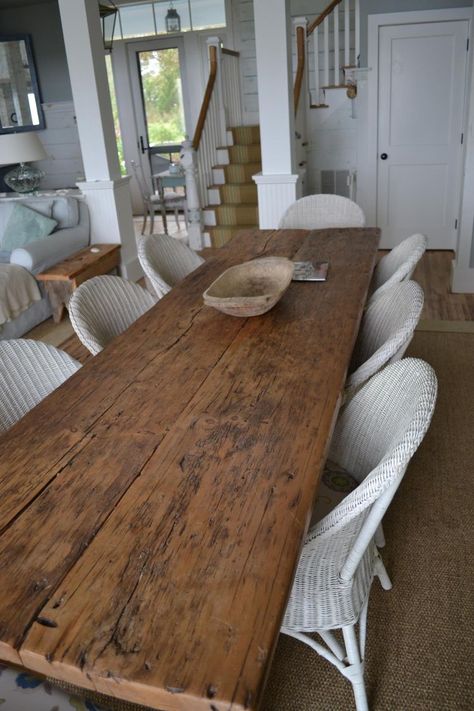 Typique et intemporel Large Farmhouse Table, Diy Farmhouse Table Plans, Harvest Tables, Farmhouse Style Dining Room, Farmhouse Table Plans, Farmhouse Dining Room Table, Diy Farmhouse Table, Rustic Dining Room, Farmhouse Dining Table