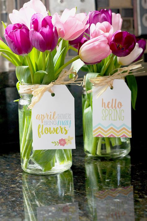 Free Printable Spring Gift Tags - Eighteen25 Spring Gift Ideas For Clients, Spring Pop Bys, Luncheon Themes, Spring Gift Ideas, Holiday Watercolor, Diy Frühling, Brunch Decor, Marketing Gift, Phillip Jeffries