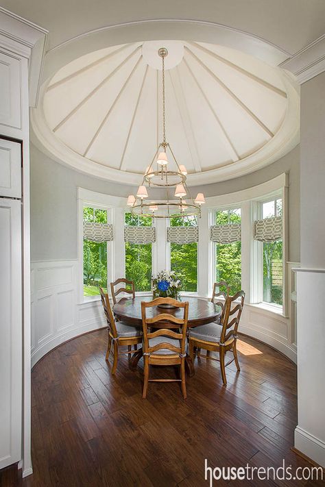 Bay Window Curtains Living Room, Bungalow Dining Room, Circular Dining Room, Turret Room, Kitchen Bay Window, Architectural Detailing, Vineyard House, Home Garden Ideas, Almirah Designs