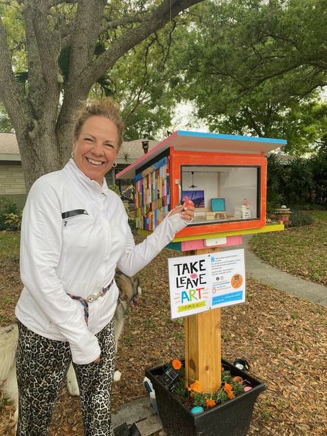 Mini Free Library, Temporary Art Installation, Art Abandonment Ideas, Free Little Art Gallery Ideas, Mini Art Museum Project, Little Free Art Gallery, Tiny Art Show, Tiny Art Gallery, School Art Gallery