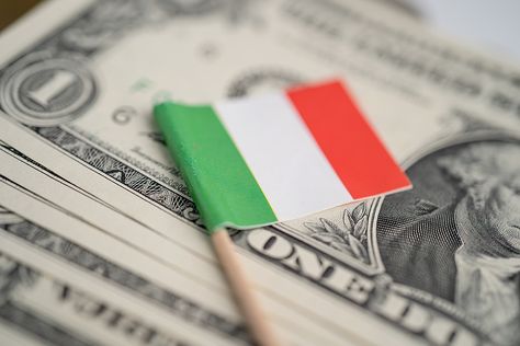 Life In Italy, Banknotes Money, Italy Magazine, Dollar Banknote, Italian Places, Moving To Italy, Financial Advisory, Italy Flag, Portfolio Management