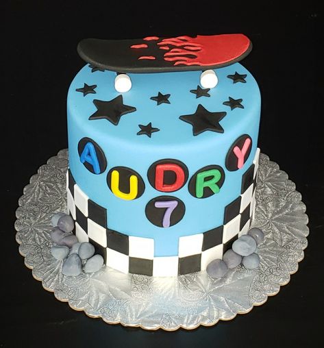 Skateboard Bday Party, Skateboard Birthday Cake, Skate Cake, Cake Serving Chart, Skateboard Cake, Bike Cake, Skateboard Birthday, Bday Themes, Bike Cakes