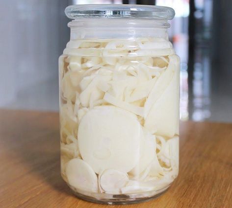 Bamboo shoots are an easy food to eat and can be combined with many different ingredients. Pickled bamboo shoots are a very popular dish. Bamboo Shoots Recipe, Black Dessert, Greasy Food, Bamboo Shoots, Pickled Veggies, Recipe Notes, Cooking Skills, Foods To Eat, Recipe Using