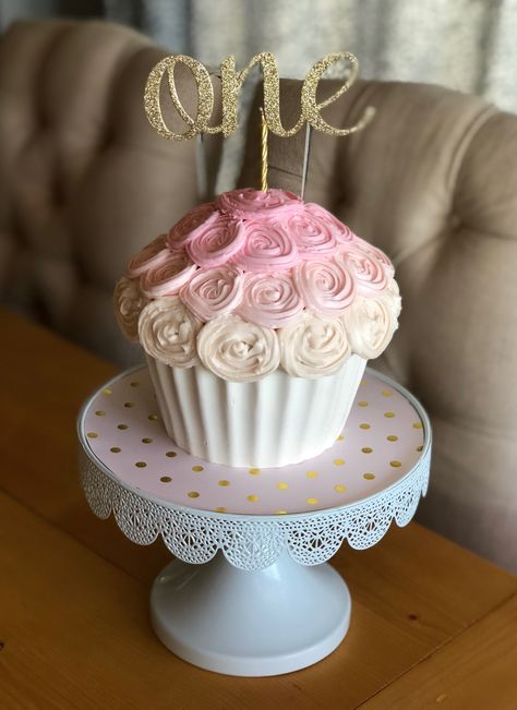 Giant cupcake cake Jumbo Cupcake Cake, Big Cupcake Cake 1st Birthday, Cupcake Smash Cakes, Bolo Cupcake, Giant Cupcake Cake, Baby Shower Cakes Neutral, Giant Cupcake Cakes, Giant Cake, Big Cupcake