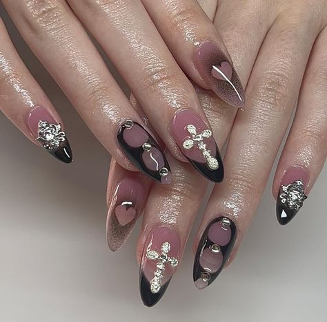 Black Nail Y2k, Black Pink Nails Designs, Enhypen Inspired Nails, Goth Almond Nails, Newjeans Nails, Heavenly Nails, Black Silver Nails, Punk Nails, Pink Ombre Nails