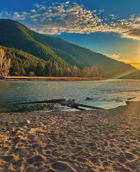 No matter where you are in Montana, chances are you aren’t far from a blue ribbon trout stream. There are so many beautiful rivers across the state including the Clark Fork River, which flows west through Missoula on its way to Lake Pend Oreille, in Idaho. 📸 Photo Credit: @5hikes #montana #visitmontana #visitmt #clarkforkriver #missoula #bigskycountry #flyfishing #mountainriver #montanagram #mountainphotography #exploremontana #montanaexplorer #montanalife #missoulamontana #missoulamt #vi... Visit Montana, Missoula Montana, Beautiful Landscape Photography, Big Sky Country, Mountain River, Mountain Photography, Blue Ribbon, Fly Fishing, Idaho