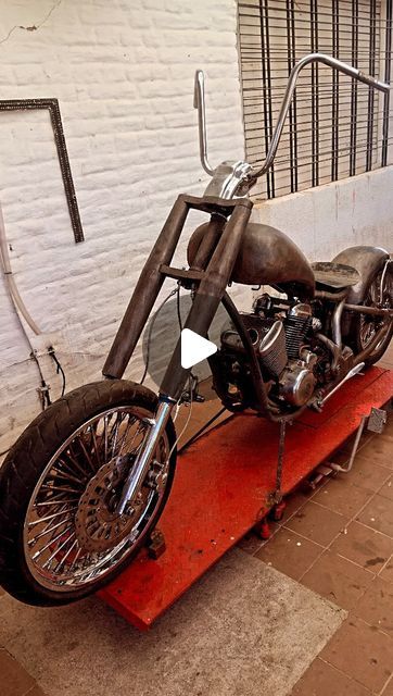 Lucky Custom on Instagram: "Asiento de pasajero rebatible para este Chopper! #handmade #chopper #bobber #custom #motorcycle #customized #luckycustom" Old School Motorcycles, Bobber Custom, Chopper Bobber, Custom Choppers, Bobber Chopper, December 25, Custom Motorcycle, Custom Motorcycles, Bottle Holders