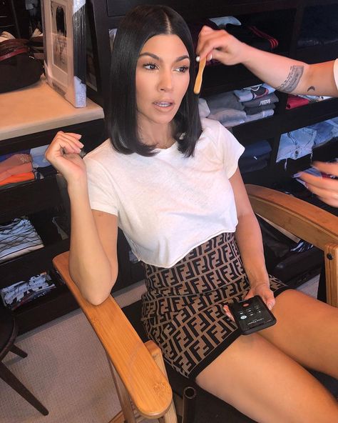 Celebrity Short Haircuts, Fendi Skirt, Cute Bob Haircuts, Estilo Kardashian, Kourtney Kardashian Style, Robert Kardashian, Medium Bob Hairstyles, Bob Haircut For Fine Hair, Keeping Up With The Kardashians