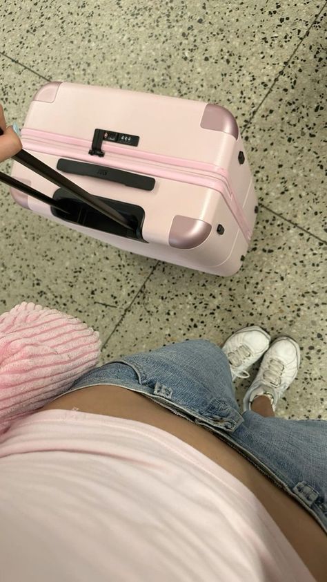 Traveling Light: Packing Tips and Must-Have Minimalist Travel Products | Minimalist Packing #packingaesthetic Airport Outfit Pink, Pack Light For Travel, Harriet Kilpatrick, Aesthetic Suitcase, Light Packing Tips, Pink Suitcase, Minimalist Packing, Pink Luggage, Cute Suitcases