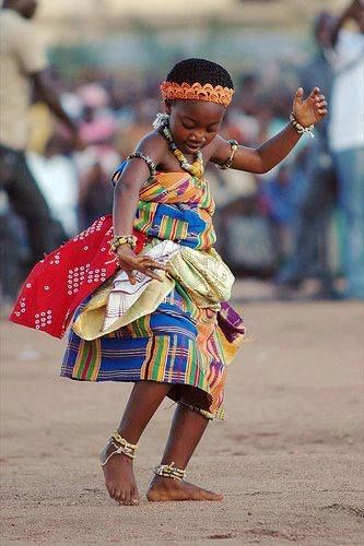 African child dancing Isadora Duncan, Art 2022, Traditional African Clothing, African Dance, Dance Style, Jitterbug, Kente Cloth, Fred Astaire, African People