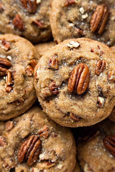 The BEST Thick and Chewy Browned Butter Pecan Cookies | Foodtasia Buttered Pecans, Brown Butter Pecan Cookies, Almond Paste Cookies, Almond Macaroons, Butter Pecan Cookies, Soft Christmas, Raspberry Cookies, Toffee Cookies, Flavored Butter