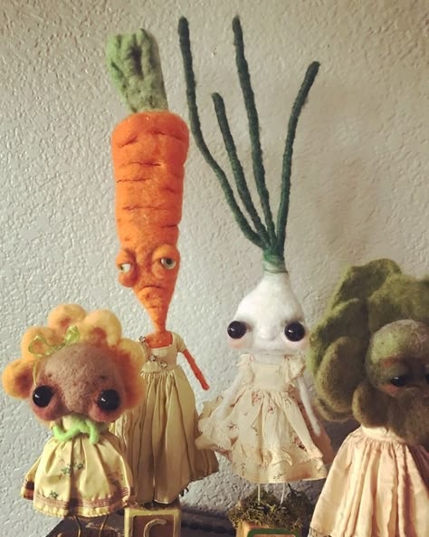 Weird Needle Felting, Cute Needle Felt, Needle Felted Creatures, Needle Felted Dolls, Felt Figures, Felted Creatures, Felt Sculpture, Felted Dolls, Needle Felting Diy