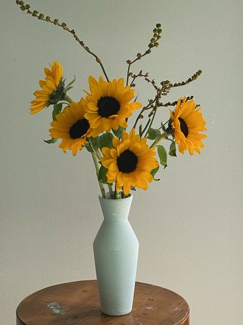 Flowers In Vase Photography Still Life, Still Life Reference Photos Flowers, Flowers In Vase Reference Photo, Sunflower Reference Photo, Flower Vase Reference Photo, Plant Reference Photos For Artists, Sketch Reference Photo Objects, Cool Art Reference Photos Objects, Flower Vase Reference