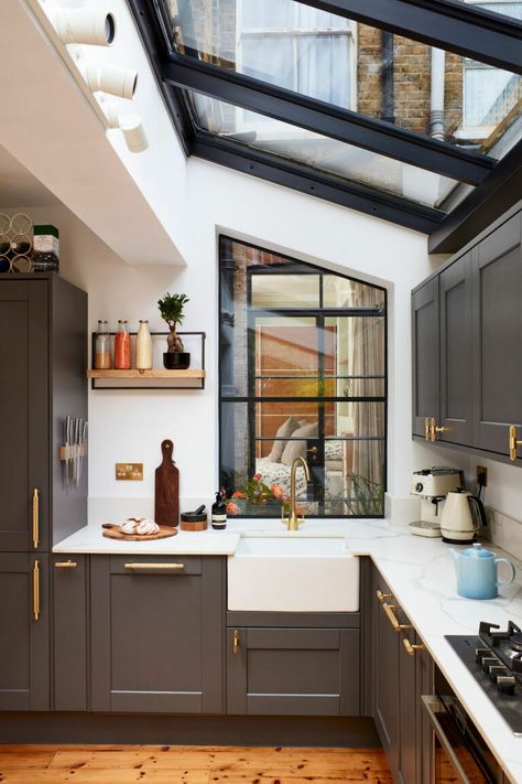 London Flat Interior, Victorian Terrace Kitchen, Small House Extensions, Flat Interior Design, Terrace Kitchen, Victorian Terrace House, Victorian Kitchen, Extension Designs, House Extension Design