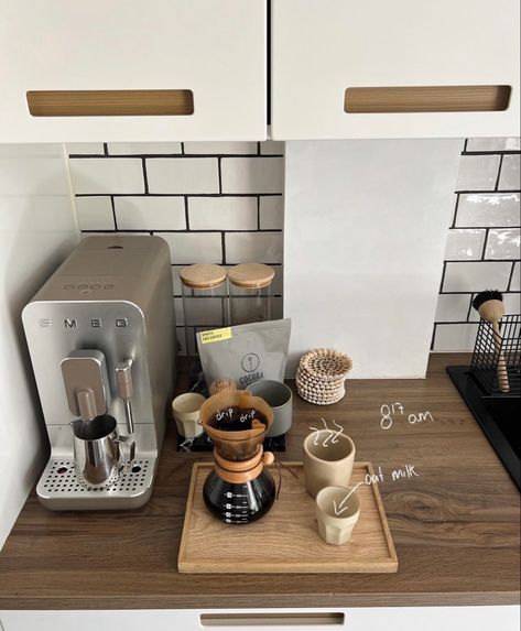 Kitchen Aesthetic Cozy, Diy Coffee Station, Coffee Nook, Aesthetic Cozy, Kitchen Aesthetic, Coffee Bar Home, Coffee Corner, Home Design Living Room, Dream Apartment