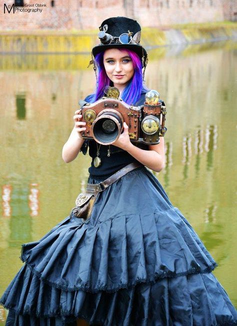 Neon Haired Steampunk Photographer Cosplayer at Elfia 2017** Photographer: Marielle Groot Obbink Pink Purple Blue Hair, Purple Blue Hair, Mode Steampunk, Steampunk Tendencies, Girls With Cameras, Steampunk Women, Costume Tutorial, Diesel Punk, Clothing Guide