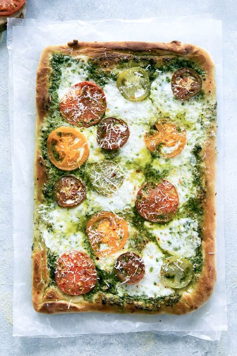 Heirloom Tomato Pesto Pan Pizza - Broma Bakery Roasted Heirloom Tomatoes, Heirloom Tomato Recipes, Glazed Chicken Breast, Tomato Caprese, Cornbread Salad, Balsamic Glazed Chicken, Mom Series, Broma Bakery, Pesto Pizza