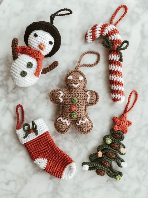 Crochet Mini Sweater, Christmas Crochet Projects, Christmas Crochet Ornaments, Crochet Ornaments Free Pattern, Sweater Ornaments, Knitted Stocking, Handmade Christmas Presents, Knitted Christmas Decorations, Christmas Ornaments Crochet