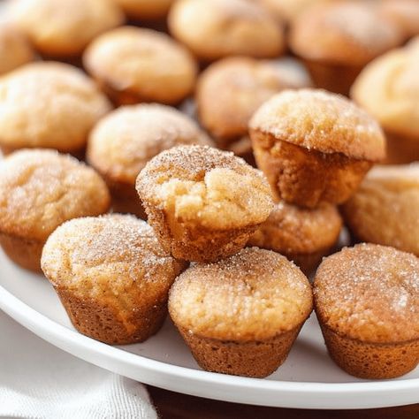 Mini Applesauce Muffins Mini Apple Muffins Kids, Mini Applesauce Muffins, Ukrainian Bread, Bisquick Coffee Cake Recipe, Easy Apple Sauce, Baby Muffins, Applesauce Muffins, Apple Muffins, Cabin House