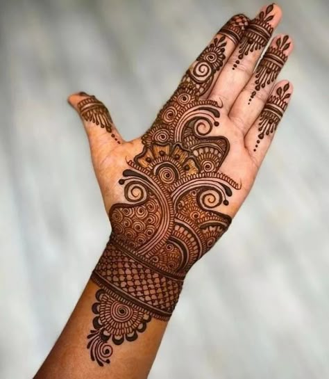 Diwali Mehndi Simple, Arabic Mehndi Designs Both Hands, Diwali Mehandi Designs For Kids, Henna Designs Hand Palms Arabic, Palm Mehendi Ideas, Simple Mehndi Designs For Diwali, Simple Diwali Mehndi Designs, Mehndi Design Diwali, Palm Mehndi Design Right Hand