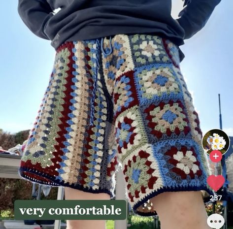 Things To Crochet For Men, Crochet Granny Square Shorts, Granny Square Shorts, Crochet Bottoms, Granny Square Crochet Patterns Free, Crochet Pants, Crochet Blanket Designs, Crochet Weaves, Crochet Decoration