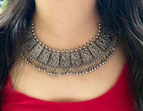 Antique Silver Jewelry Indian, Temple Jewelery, Hand Jewelry Rings, Fashion Girl Design, Beautiful Personality, Indian Choker Necklace, Bridal Diamond Necklace, Oxidised Silver Jewelry, Antique Silver Jewelry