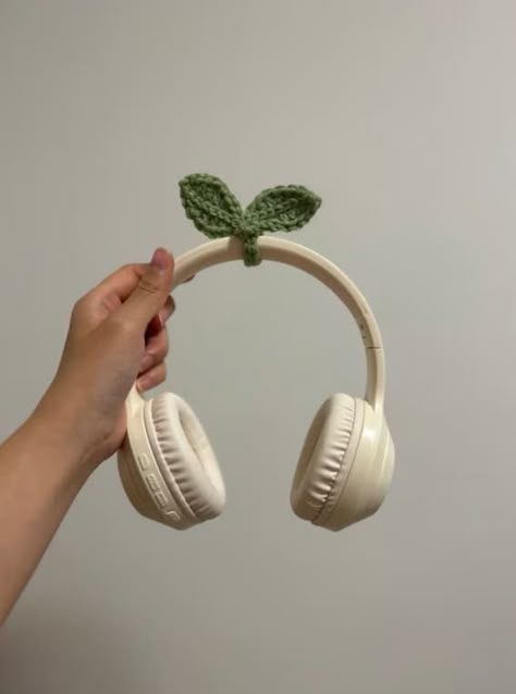 26 Amazing Gifts for Plant Lovers That'll Be A Big Hit Leaf On Headphones, Crochet Sprout Headphones, Bag Designs Ideas, Headphone Sprout, Crochet Accessories Ideas, Crochet Leaf Sprout, Crochet Sprout, Nature Crochet, Cute Handmade Gifts