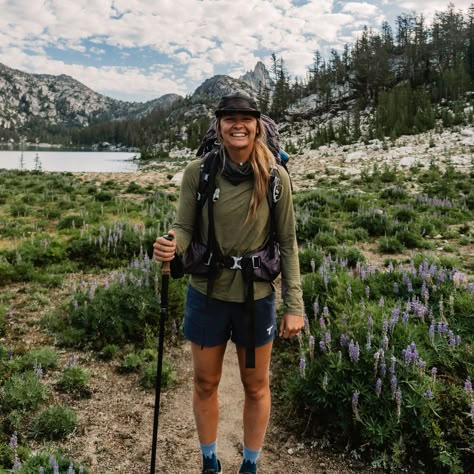 The Hiker Who Wants to Inspire You to Get Outside Hiking Hair, Granola Summer, Hiking Outfits Summer, Trail Outfits, Outdoorsy Aesthetic, Hiking Girl, Cute Hiking Outfit, Hiking Fits, Granola Girl Aesthetic