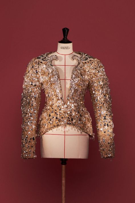 Extravagant, embellished, exquisite – the Swarovski crystal bolero jacket from Schiaparelli for Fall 2021 Haute Couture by Daniel Roseberry is the result of over 900 hours of work from the master embroiderers of Lesage. Fashion | Statement | Bold Embroidery Haute Couture, Daniel Roseberry, Vintage Schiaparelli, Embroidery Fashion Detail, Model Clothes, Figure Skating Costumes, 2022 Fashion Trends, Skating Costumes, Elsa Schiaparelli