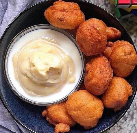 Nigerian Breakfast Ideas, Sunday Breakfast Ideas, Nigerian Breakfast, Nigeria Food, African Recipes Nigerian Food, West African Food, Nigerian Recipes, Africa Food, Bean Cakes