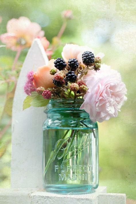 Fresh Fruit Wedding Inspiration | Bridal Musings Wedding Blog 6 Farmgirl Flowers, Fruit Wedding, Blue Mason Jars, Flowers In Jars, Unique Roses, David Austin Roses, Bridal Musings, Ball Jars, Romantic Flowers