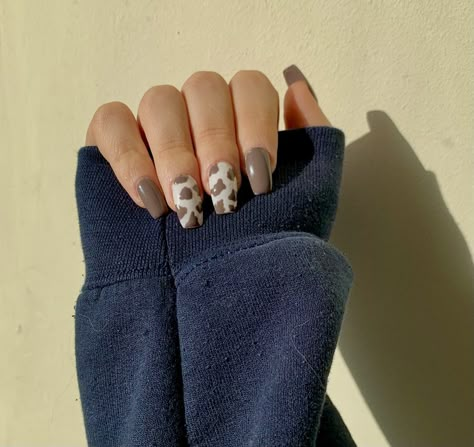 Aesthic Nail Ideas, Subtle Cow Print Nails, Brown Cowprint Nails, Cow Print Nails Brown, Athstetic Outfits, Brown Cow Nails, Aesthic Nails, Aesthetic Nails Brown, Biab Designs