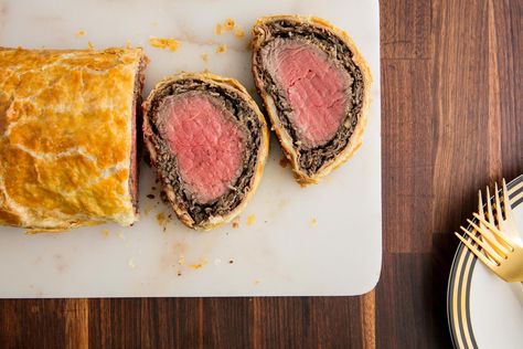 Beef Wellington Bites, Easy Beef Wellington, Pastry Case, Wellington Recipe, Beef Wellington Recipe, Best Christmas Recipes, Beef Wellington, Club Sandwich, Dinner Guest