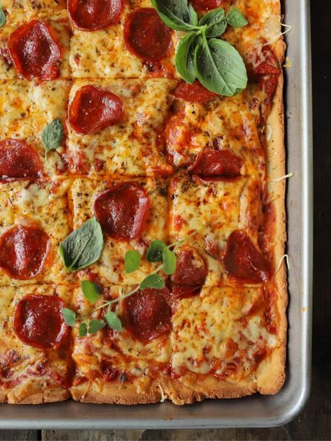 High Protein Sheet Pan Pizza - Kayla's Kitch and Fix Protein Sheet Pan Meals, High Protein Sheet Pan Meals, Sheet Pan Pizza, Sheet Pan Meals, Protein Pizza, Protein Meals, Pan Meals, Gluten Free Pizza, Protein Recipes