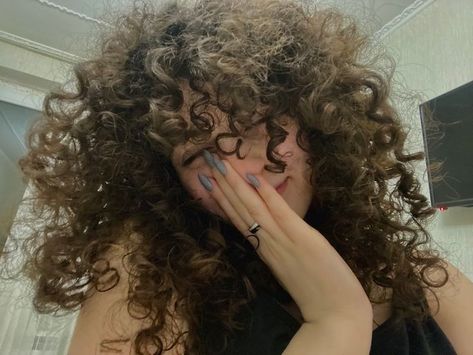 Echo Aesthetic, Curly Hair Photos, Beautiful Curly Hair, Hairdos For Curly Hair, Curly Hair Inspiration, Curly Girl Hairstyles, Curly Hair Tips, Cut My Hair, Hair Photo