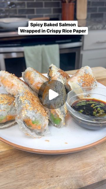 Taylor Jackzen on Instagram: "SPICY BAKED SALMON WRAPPED IN CRISPY RICE PAPER 🍣 putting my spin on the viral crispy rice paper hack and this is definitely one of my new favorite creations that I know y’all will love! Get the recipe below along with a few tips when working with rice paper. ⬇️  Rice paper tips: it only needs to be dipped into the water for about 15 seconds. It’ll still feel slightly stiff when you begin to fill it but will become more pliable by the time you wrap. I also find it helpful to work on top of a damp towel to prevent any sticking. Also, be sure to follow the double wrap method for this recipe so it doesn’t tear.  Ingredients:  For the Baked Salmon:  2 salmon filets Salt and pepper, to taste 2 tablespoons Kewpie mayonnaise 2 tablespoons Sriracha (adjust to taste) Salmon Rice Paper Dumplings, Salmon Rice Paper Rolls, Paper Dumpling, Rice Dumplings Recipe, Crispy Rice Paper, Salad Roll, Rice Wrappers, Rice Paper Recipes, Salmon Wrap