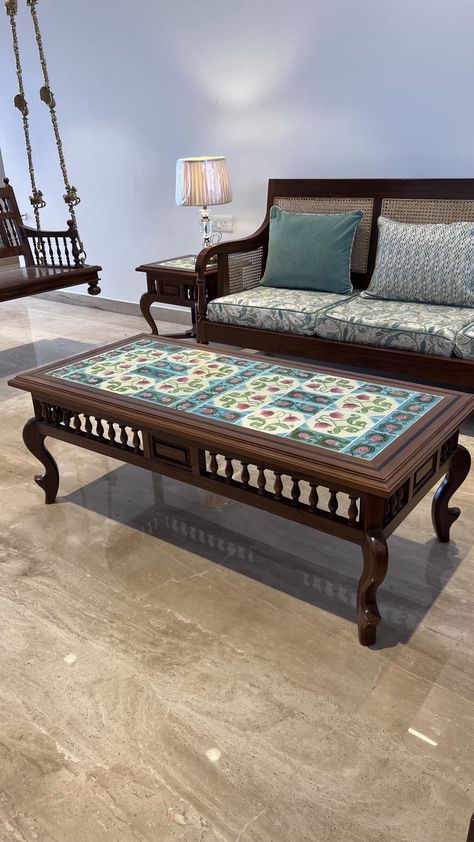 Traditional Centre Table, Wooden Living Room Furniture, Cane Sofa, Home Flower Decor, Sofa Design Wood, Indian Living Room, Indian Room Decor, Classy Furniture, Wooden Sofa Set Designs