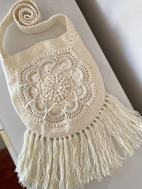 Boho Crochet Patterns, Boho Woman, Crochet Boho Bag, Knit Purse, Confection Au Crochet, Crochet Work, Bohemian Bags, Handbag Pattern, Crochet Purse