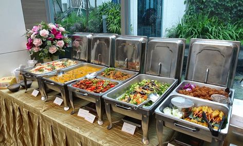 Starting A Catering Business, Wedding Buffet Table, Buffet Set Up, Wedding Buffet Food, Catering Food Displays, Bbq Catering, Catering Buffet, Home Catering, Catering Display