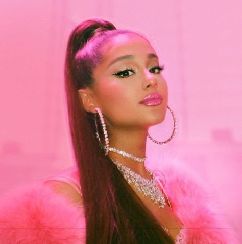 #arianagrande #7rings #thankunext #sweetener #agb #arianagrandebutera #pink #aesthetic Ariana Grande Pink, Ariana Grande, A Woman, Hair, Pink