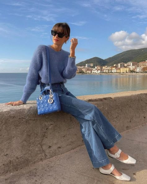 Soft Classic Autumn Outfits, Chic Trousers Outfit, Fashion Influencer Outfits, Soft Summer Aesthetic Outfits, French Blue Outfit, Soft Classic Aesthetic, Soft Feminine Outfits Classy, Spring Outfit 2025, Soft Summer Outfits Inspiration